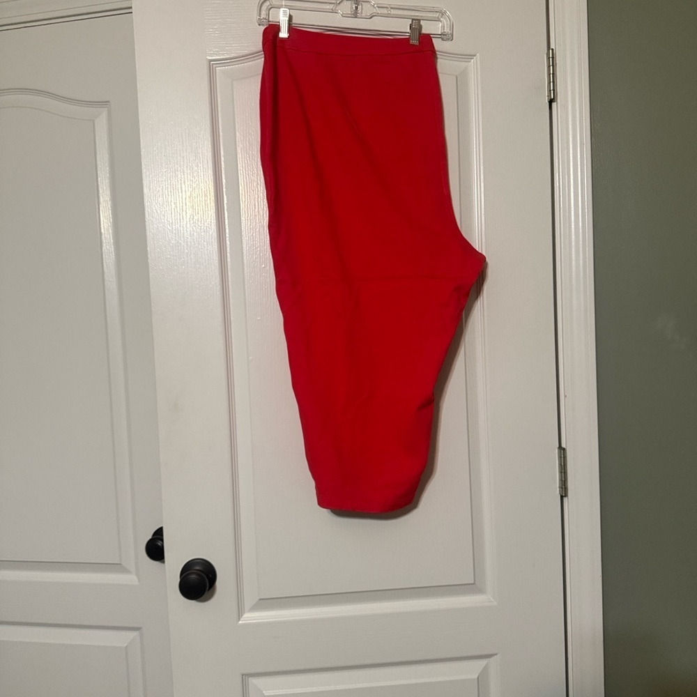 Joan Rivers Vibrant Red Crop Pants Size 3X - Picture 2 of 4
